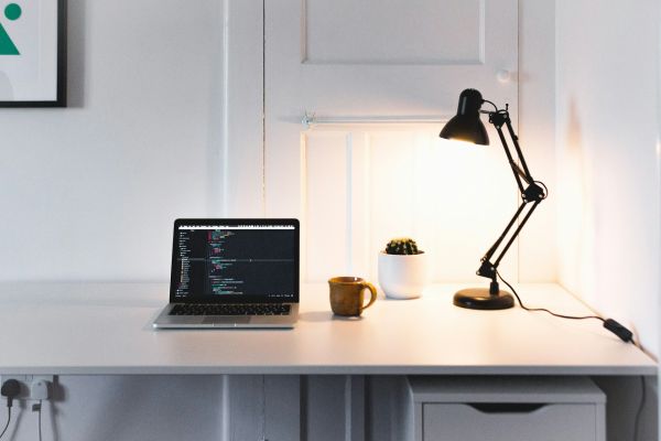 10 raisons pour lesquelles une lampe de bureau booste votre efficacité